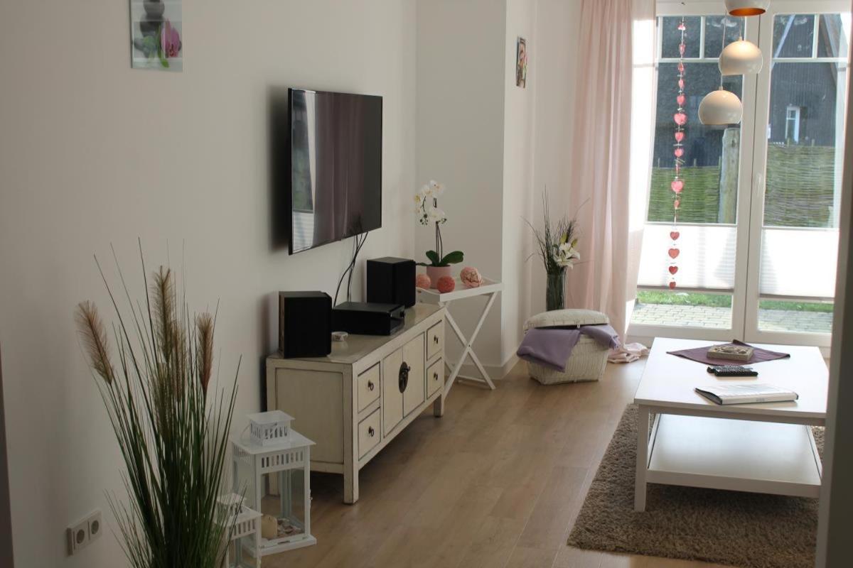 Ferienwohnung Asia In Born Buitenkant foto